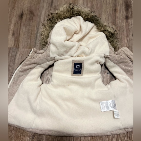 Puffer Jacket Vest with Gold shimmers woven in. - Picture 3 of 3